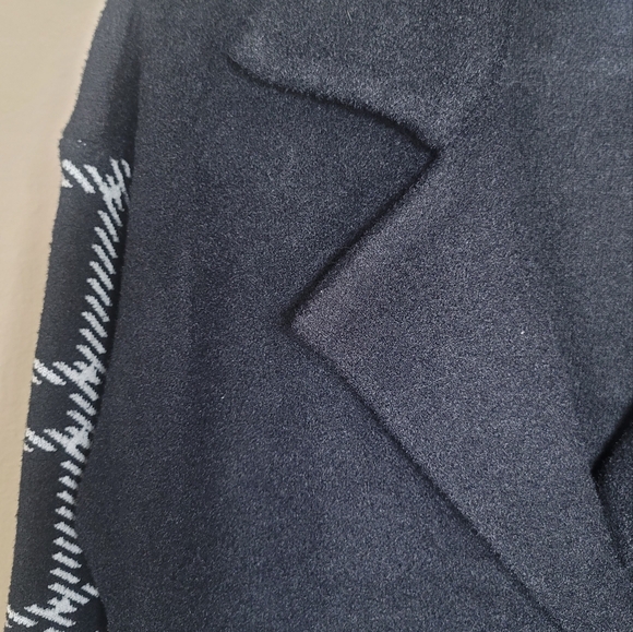 Soft dble button knit jacket - Picture 3 of 6